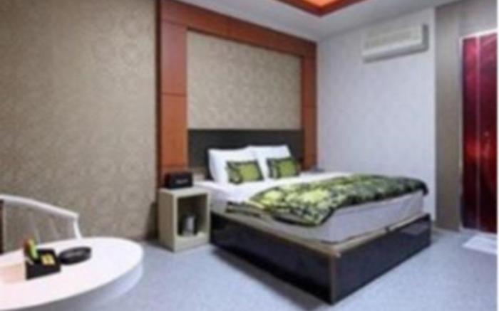 Q9 Motel Gumi