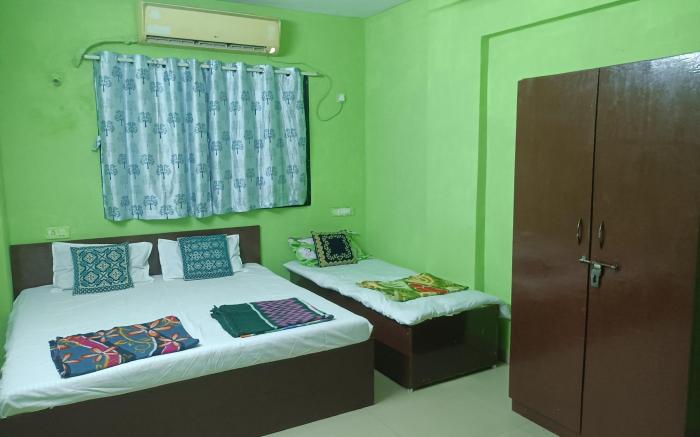 Private Room @ 4 Bhk Bungalow1, GB Road Thane West