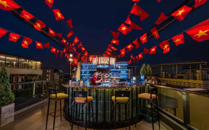 Le Premier Hotel & Rooftop Bar