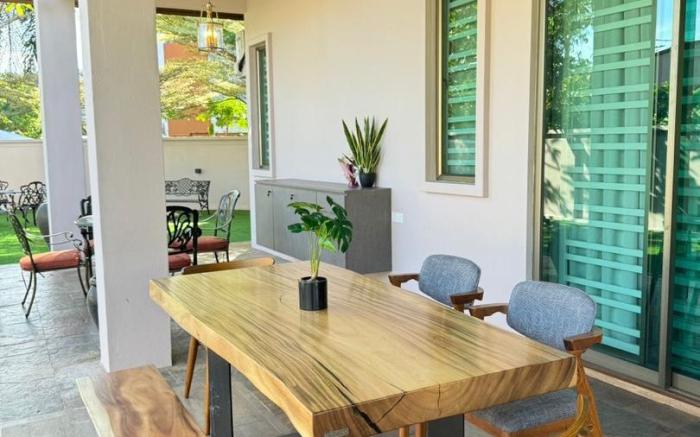 Bungalow 4BR 14|Pax in AirPutih W 60inch Smart TV