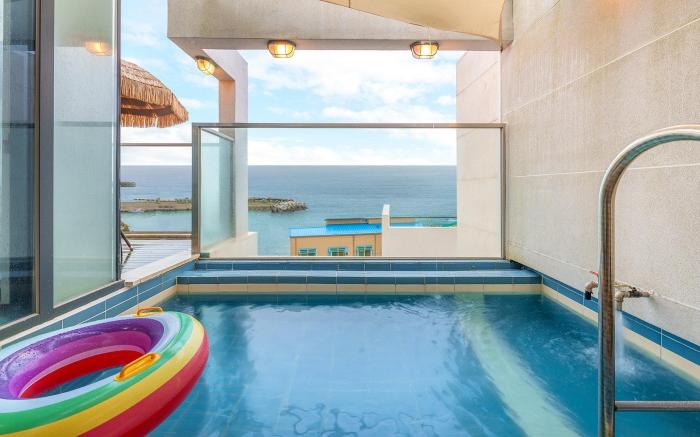 Gyeongju wave dokchae  poolvilla pension