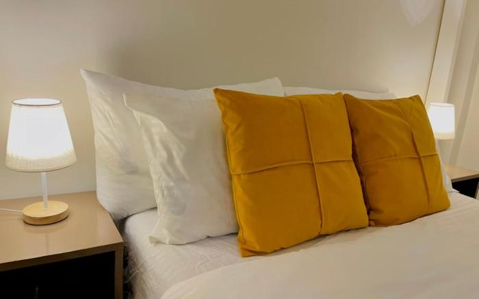 Group-Friendly Stay, Minutes from the Airport