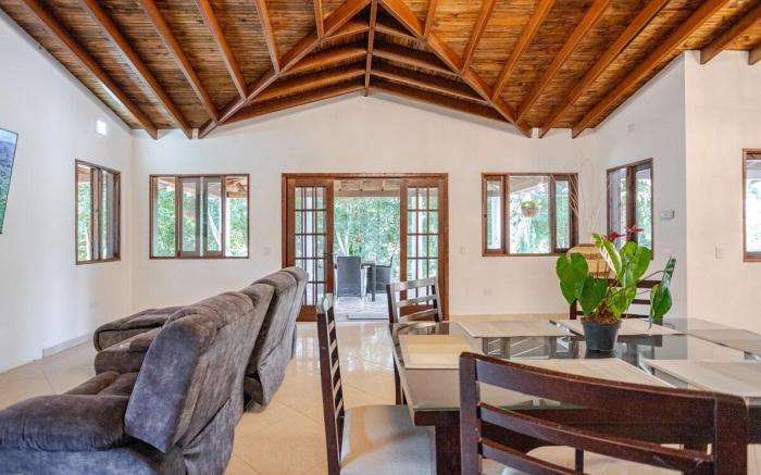 Luxury Villa 2 minutes away from JMC Airport