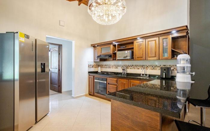 Luxury Villa 2 minutes away from JMC Airport