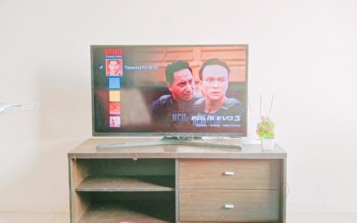 NeonNest-Tamarind Suite|Wi~Fi~|NetflixFreeParking