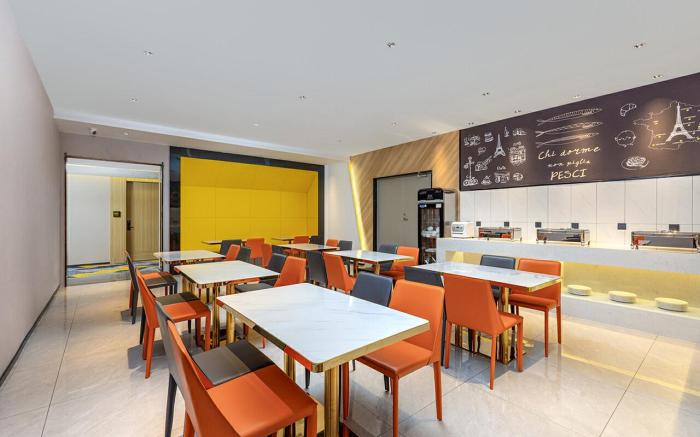 IU Hotel Urumqi High speed Railway Station