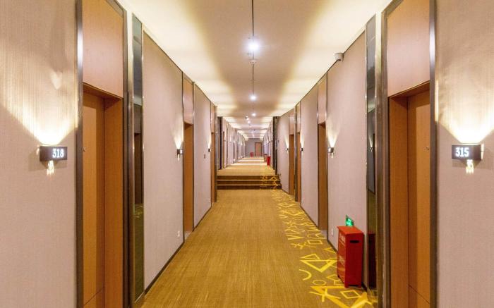 Iu Hotel Lanzhou High Speed Rail West Station Sugar and Wine Market