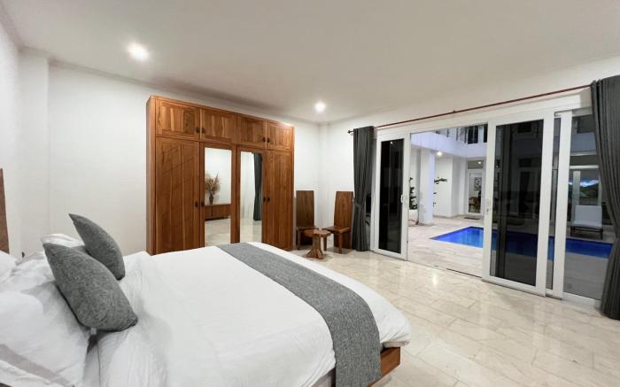Lux Villa 4BR w/ pool, bathtub, washer near Canggu