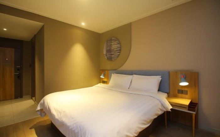 Home Inn Neo Changzhou Dinosaur Park Global Harbor Metro Station