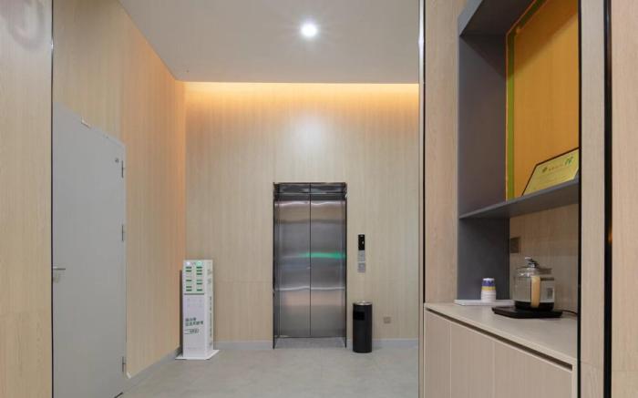 7Days Hotel Wuhan Asia Trade Guangzhou Military Region General Hospital Metro Station