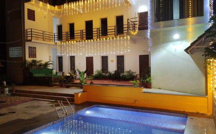 Paradise Auro White House