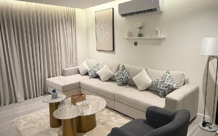 Room and Hall 4