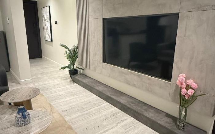 Room and Hall 4