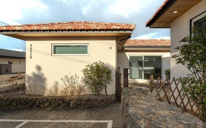 제주 돌안뜰펜션