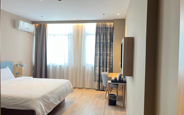 Home Inn Jiangyin Huashi Town New World Commercial Plaza