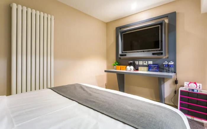 Zhishang Hotel (Beijing West Railway Station North Square Military Museum)