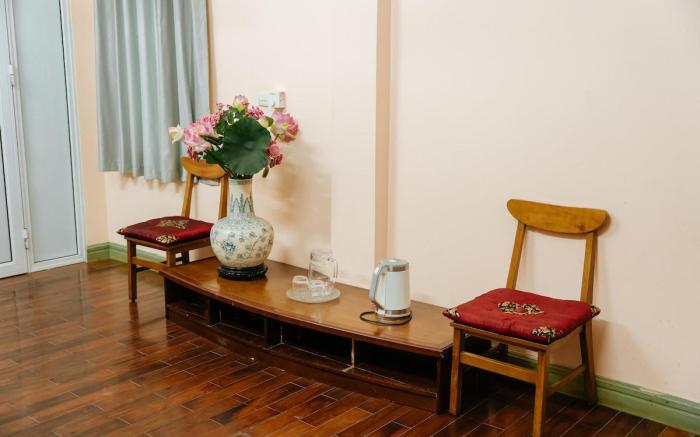 The Rails - Family Room F03