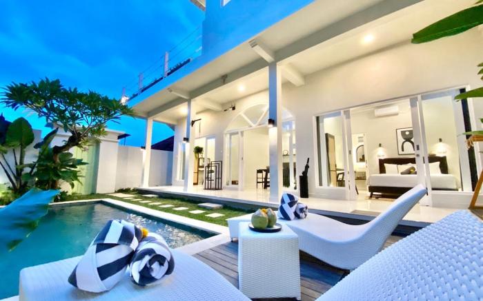 Chic 2BR Villa – Pool & Sunset Views, Prime Canggu