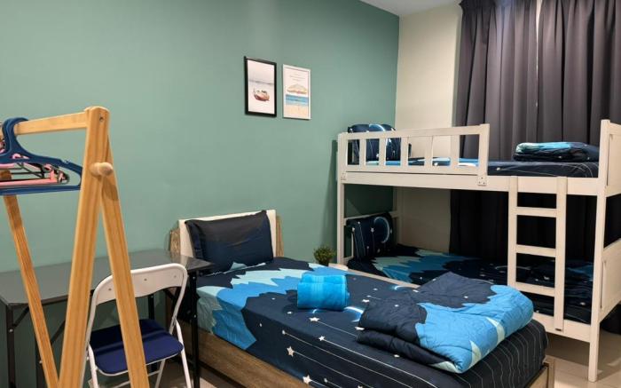 Big Big Big family 4BR side pool view, IPOH