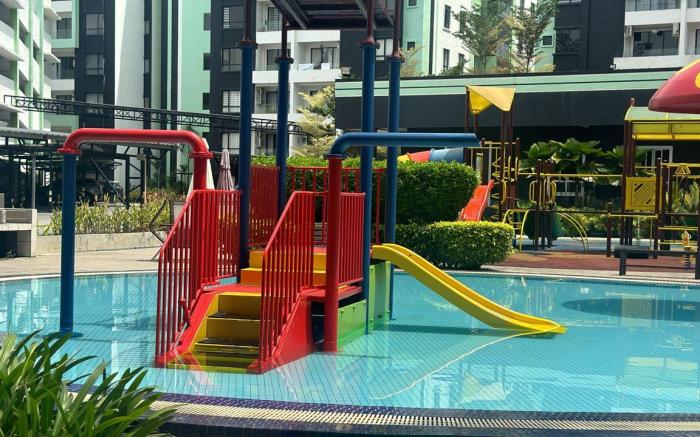 Big Big Big family 4BR side pool view, IPOH