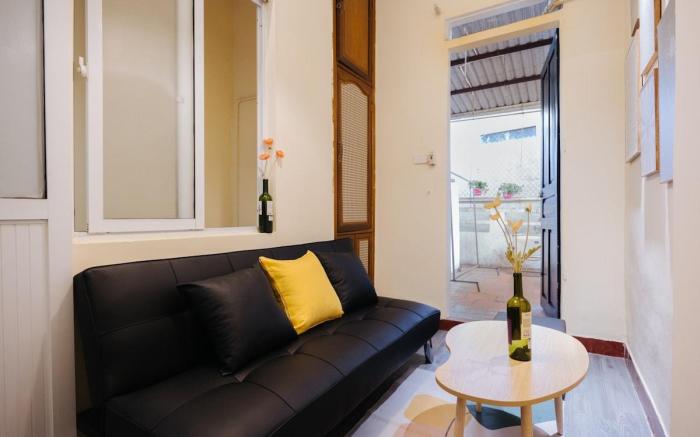 Sep Free Conical Hat/50m to Old Quarter/3Brs/Cosy