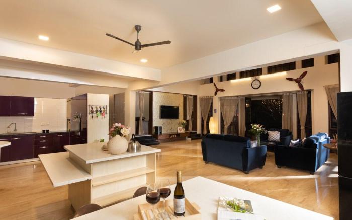 Nirvana: Luxurious Pool & Garden Villa in Vasai
