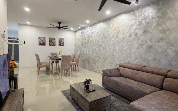 Deluxe Family Suite 10 Pax at Ipoh By Inn Lux