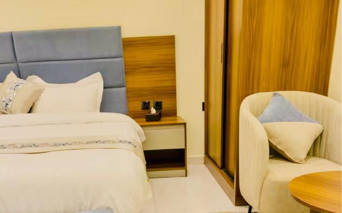 Furnished apartment with a side sitting room a8