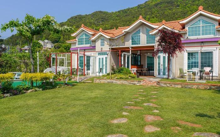 Namhae Bitgoeul Pension