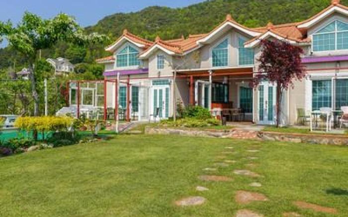 Namhae Bitgoeul Pension
