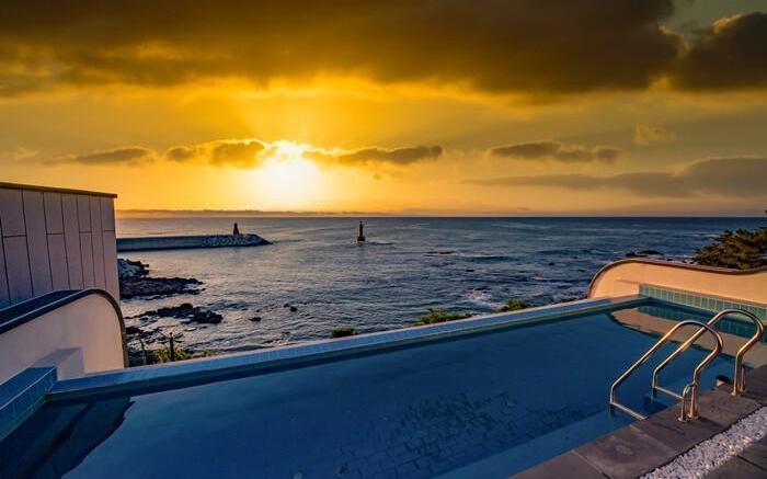 Ocean Cliff Pool Villa