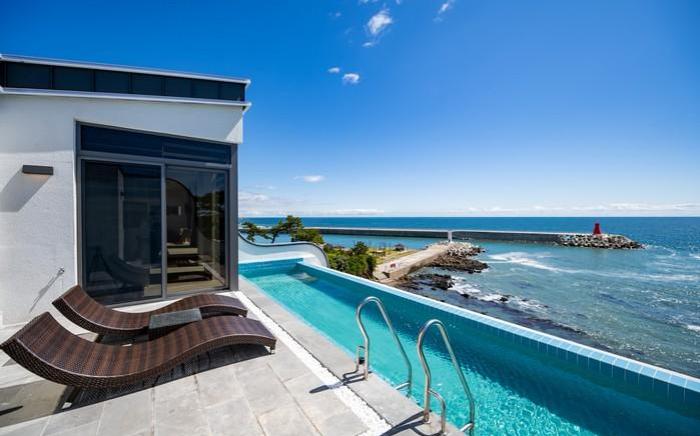 Ocean Cliff Pool Villa