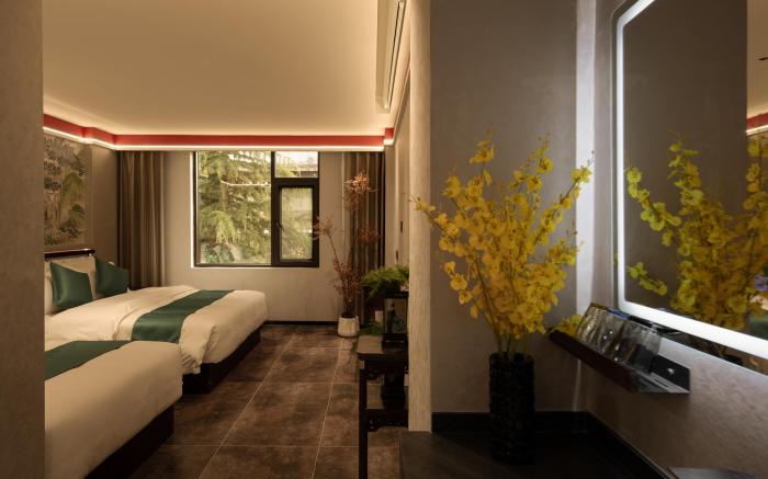 Qiyu Xiaoyuan B&B (Dukezong Ancient City East Gate)