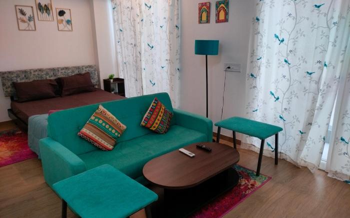 Turquoise Home Luxe Studio Near Airport Symbiosis