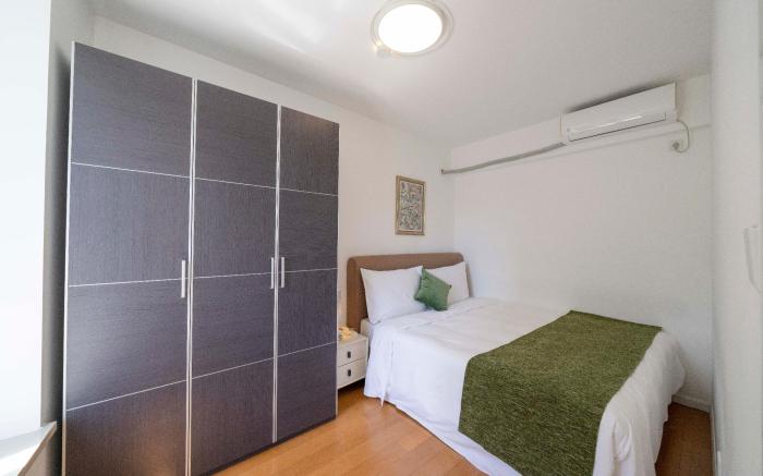 63sqm 1BR Apt Xujiahui City Center Near Bund