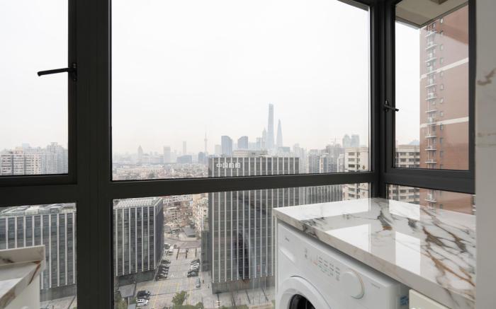 Cozy Family Apartment with Shanghai Tower View