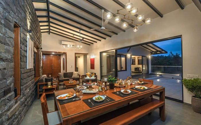 SaffronStays Ahilya | Lakeview Infinity Pool Villa