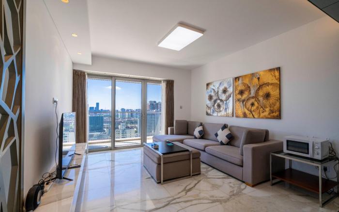 Tyms Bright 2BR 1 Living Room Suite