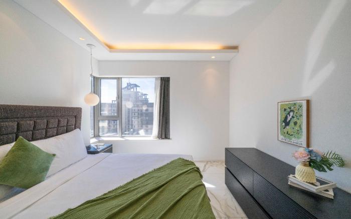 Tyms Comfortable 2BR Apartment Steps from Xujiahui