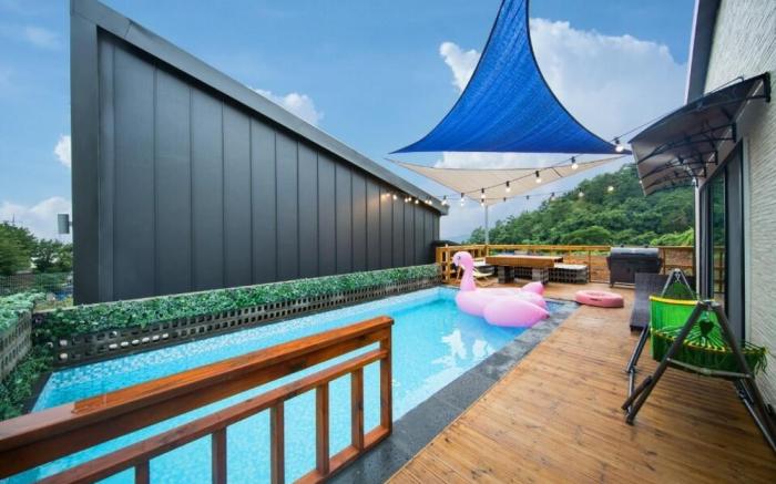 Geoje DogDog Pet Pool Villa Pension