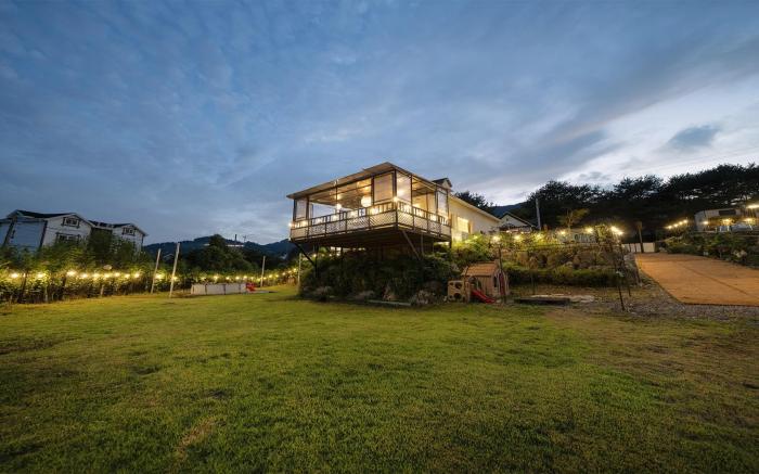 Gapyeong Podobat Dangdangyi Dog Pension