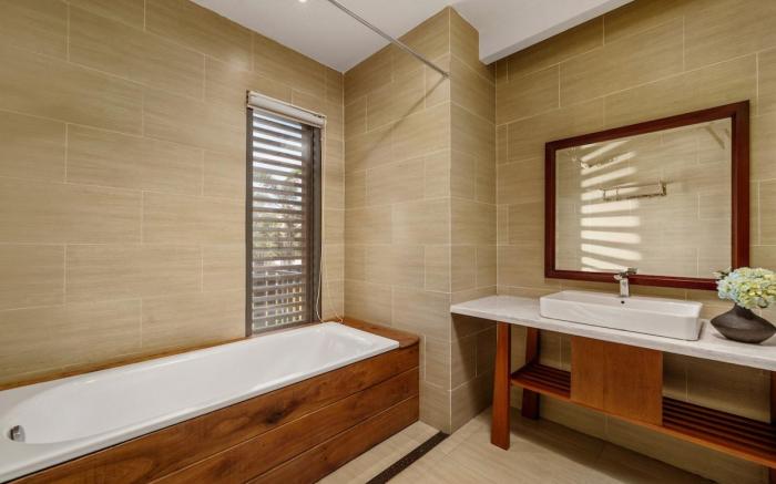 King room at Antique Hoian