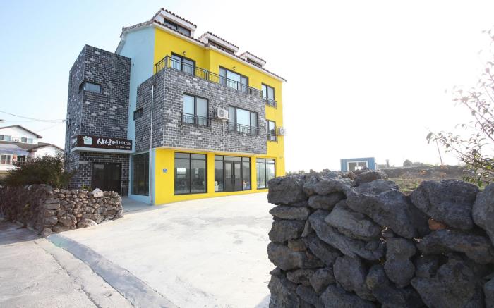 Jeju Sanammae House