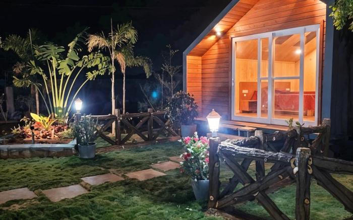 Oakridge Cottages 1BR with Pool by Homeyhuts_1