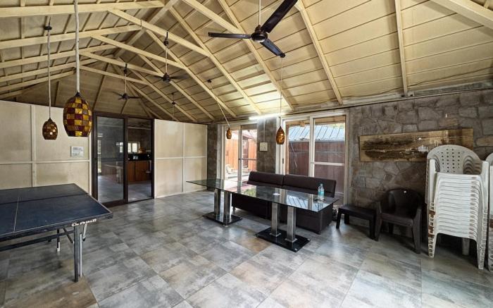 Oakridge Cottages 1BR with Pool by Homeyhuts_1