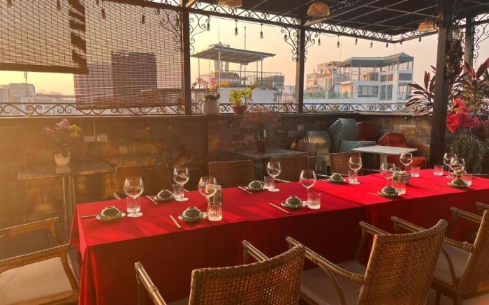 Charmpearl Hotel & Suites
