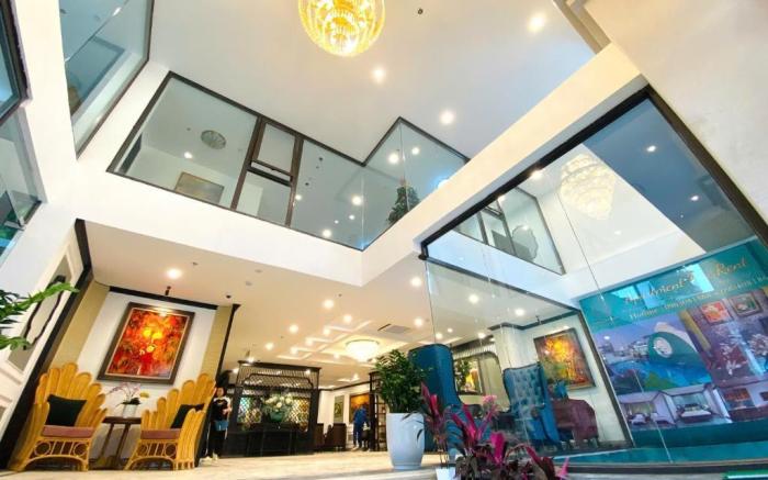 Charmpearl Hotel & Suites