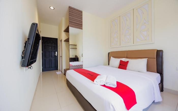 RedDoorz Plus near Ferry Terminal Batam Center