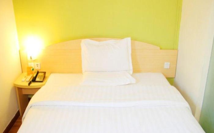 7 Days Inn Jingmen Huyaguan Duodao Wanda Plaza