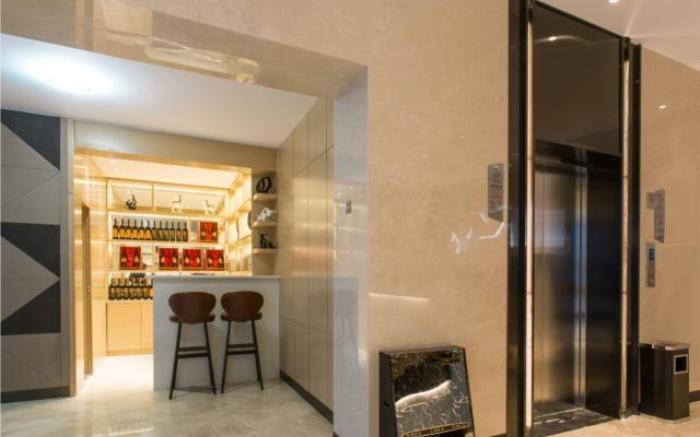 Borrman Hotel Qianjiang High-speed Railway Station Lobster City